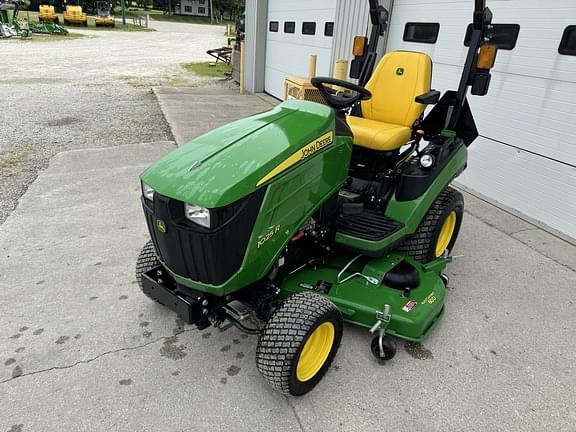 Image of John Deere 1025R equipment image 3