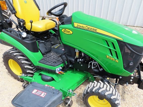 Image of John Deere 1025R equipment image 2