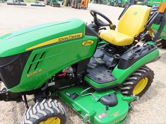 Image of John Deere 1025R equipment image 4