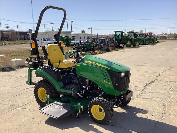 Image of John Deere 1025R equipment image 2