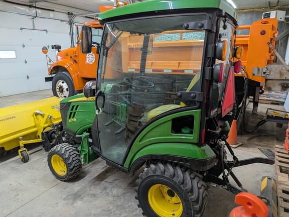 Image of John Deere 1025R equipment image 2