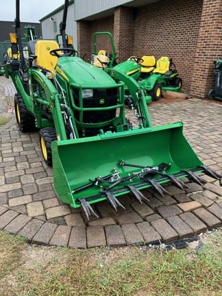 Image of John Deere 1025R equipment image 3