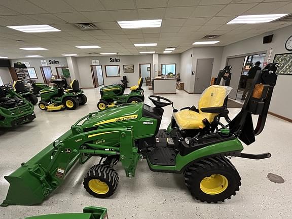 Image of John Deere 1025R equipment image 2