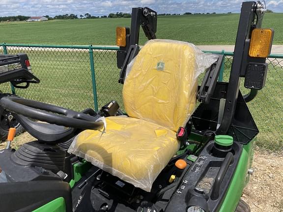 Image of John Deere 1025R equipment image 4
