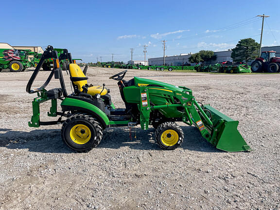 Image of John Deere 1025R equipment image 3