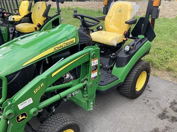 Image of John Deere 1025R equipment image 4