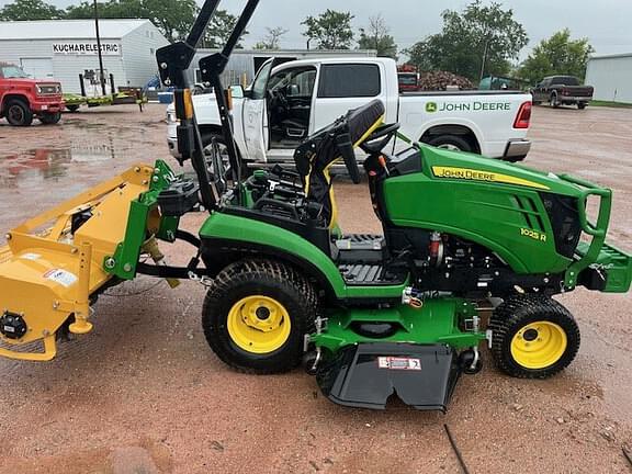 Image of John Deere 1025R equipment image 3