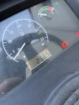 Image of John Deere 1025R equipment image 4