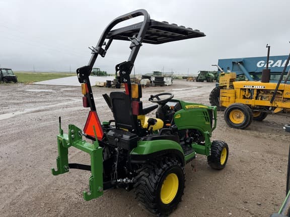Image of John Deere 1025R equipment image 3
