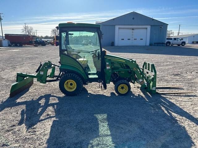 Image of John Deere 1025R equipment image 3