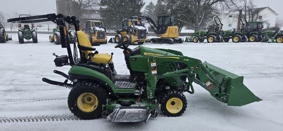 Image of John Deere 1025R equipment image 3