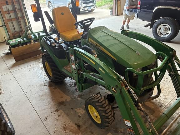 Image of John Deere 1025R equipment image 2
