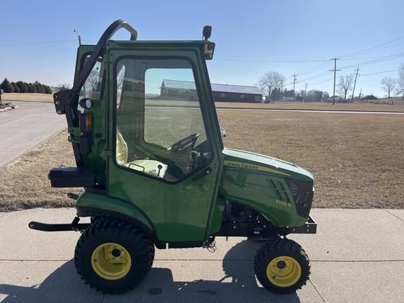 Image of John Deere 1025R equipment image 3