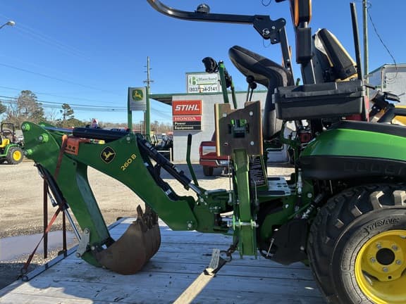 Image of John Deere 1025R equipment image 3