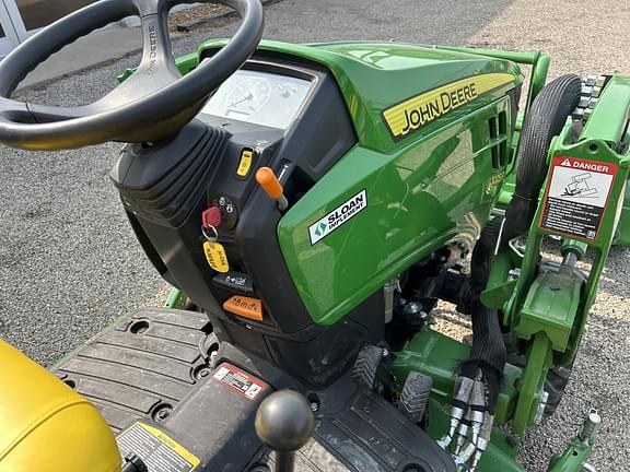 Image of John Deere 1025R equipment image 4