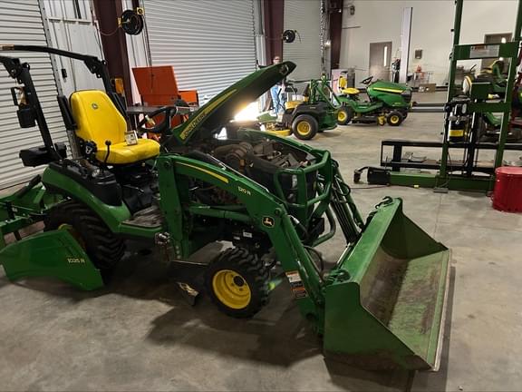 Image of John Deere 1025R equipment image 2