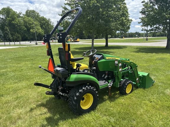 Image of John Deere 1025R equipment image 4