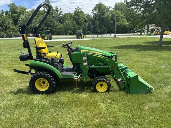 Image of John Deere 1025R equipment image 3