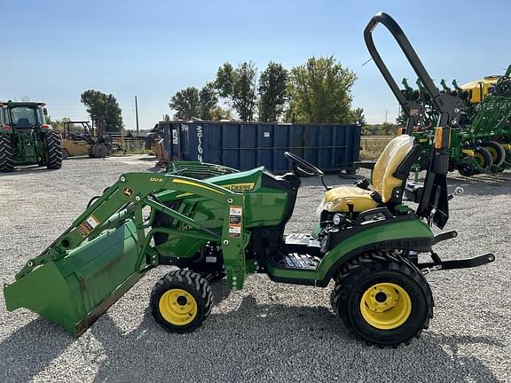 Image of John Deere 1025R equipment image 3