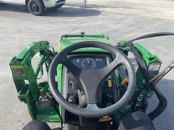 Image of John Deere 1025R equipment image 4