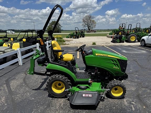 Image of John Deere 1025R equipment image 3
