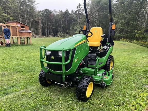 Image of John Deere 1025R equipment image 3