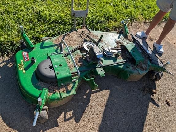 Image of John Deere 1025R equipment image 4