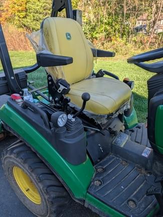 Image of John Deere 1025R equipment image 2