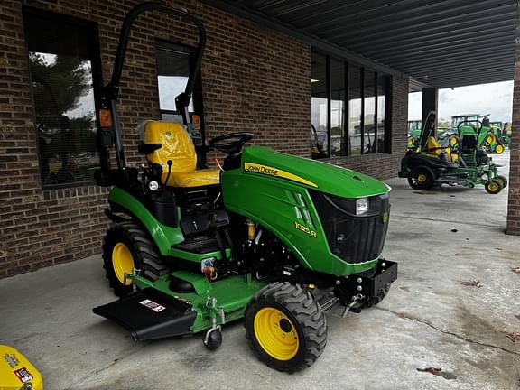 Image of John Deere 1025R equipment image 4