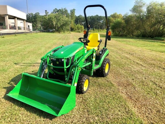 2025 John Deere 1025R Equipment Image0