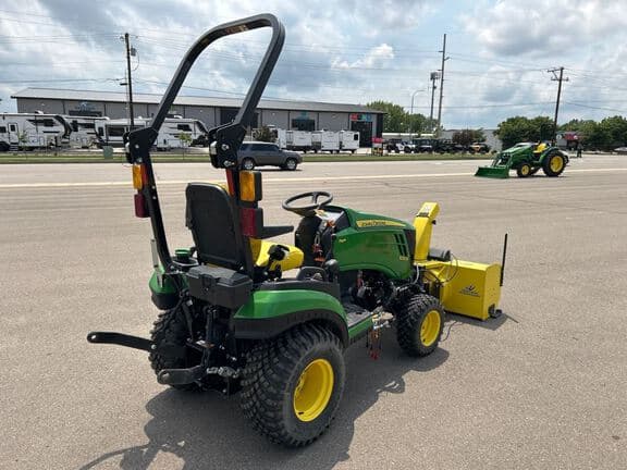 Image of John Deere 1025R equipment image 4