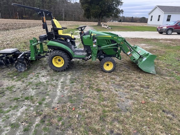 2022 John Deere 1025R Equipment Image0