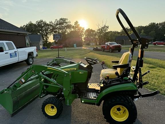 Image of John Deere 1025R equipment image 3
