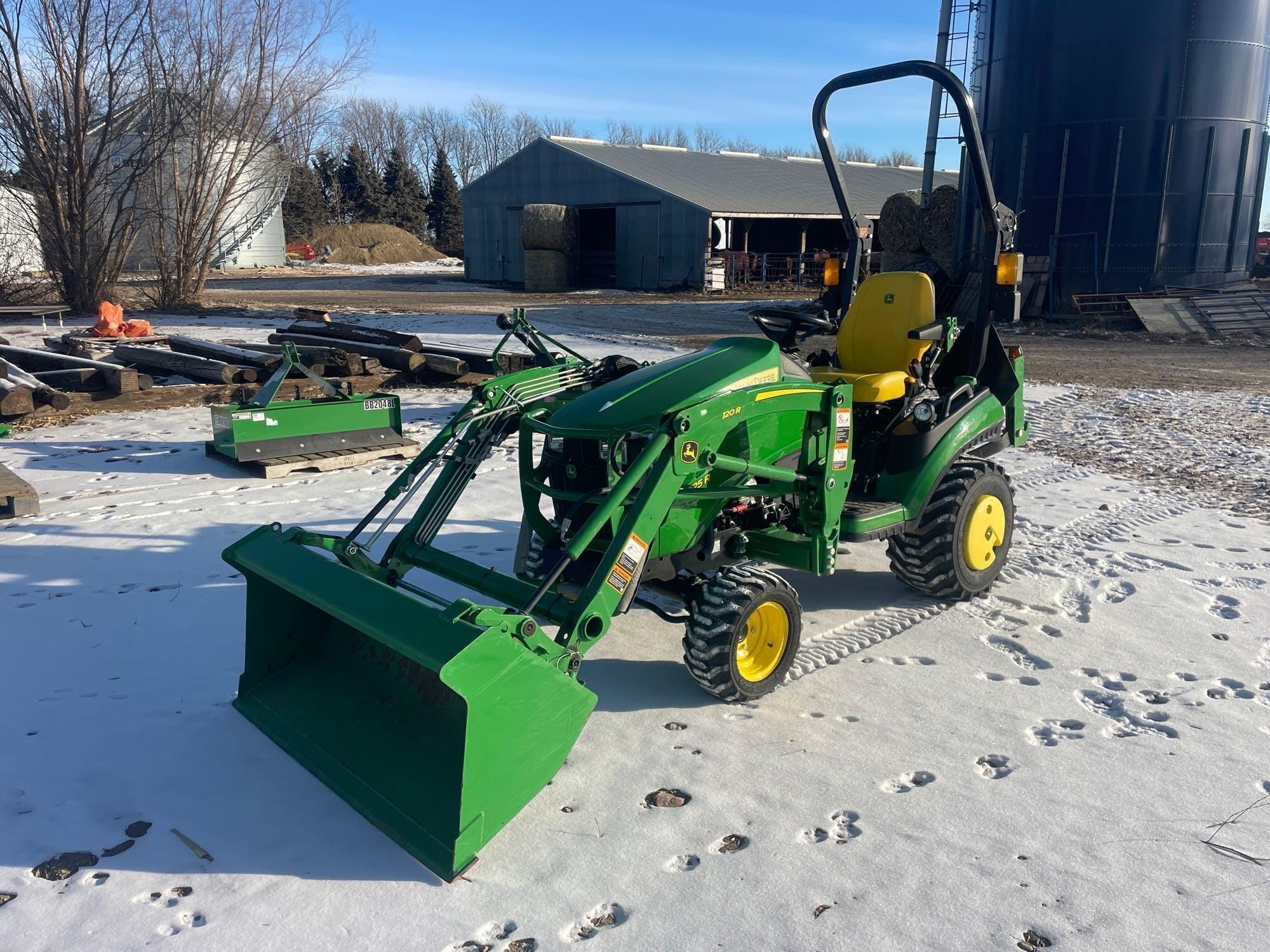 2022 John Deere 1025R Equipment Image0
