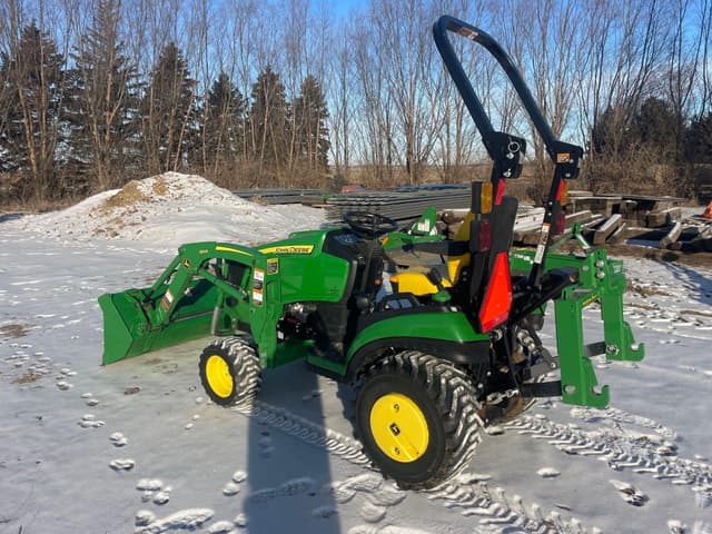 Image of John Deere 1025R equipment image 3