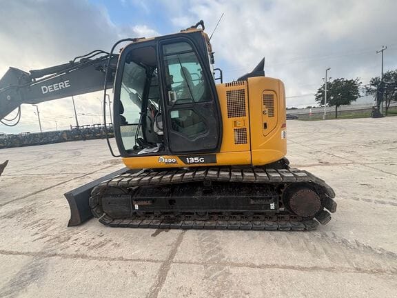2022 John Deere 135G Equipment Image0