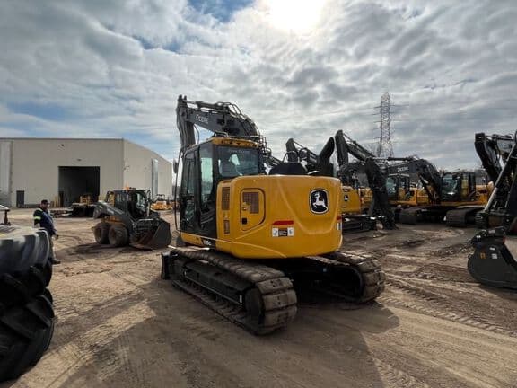 Image of John Deere 135G equipment image 4