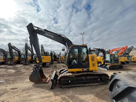 Image of John Deere 135G equipment image 3