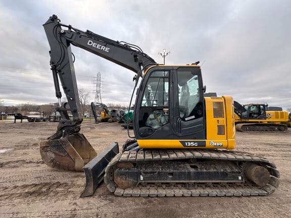 Image of John Deere 135G equipment image 1