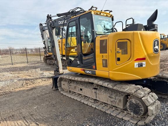 Image of John Deere 135G equipment image 2