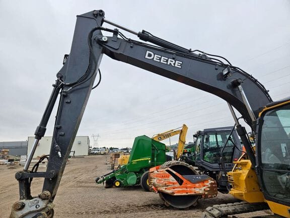 2022 John Deere 135G Equipment Image0