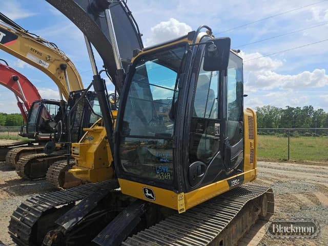Image of John Deere 135G equipment image 4