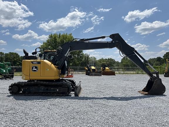 Image of John Deere 135G equipment image 4