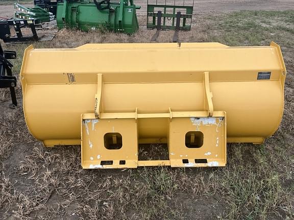 Image of John Deere Bucket equipment image 1