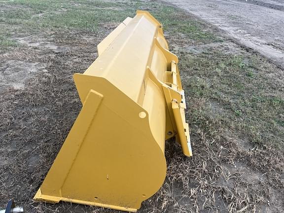 Image of John Deere Bucket equipment image 2