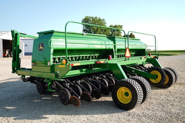 Image of John Deere 1590 equipment image 3