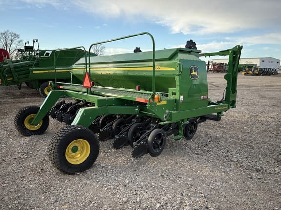 Image of John Deere 1590 equipment image 2