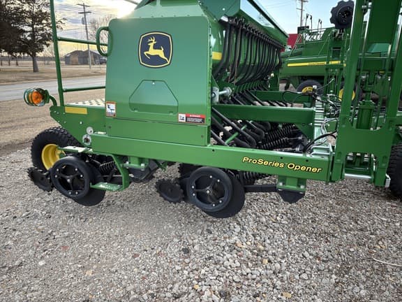 Image of John Deere 1590 equipment image 4