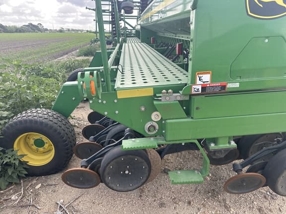 Image of John Deere 1590 equipment image 3