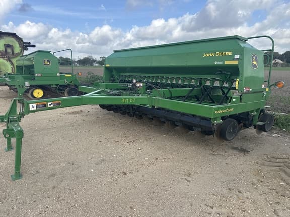 Image of John Deere 1590 equipment image 4